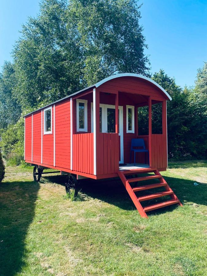 Pipowagens Bij Pannenkoekenrestaurant & Camping De Koppenjan 'Een Uniek Verblijf Met Kinderspeelboerderij' Jubbega-Schurega Esterno foto